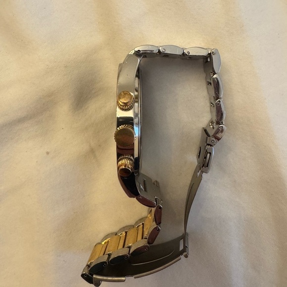 American Exchange Two-Tone Watch for Parts/Repair – Missing Dial & Crystal - Picture 4 of 8